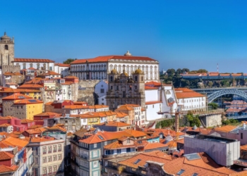 Para voltarmos a ser este Porto #FicaEmCasa