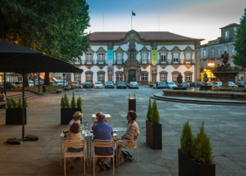 Braga isenta comércio e restauração de taxas e licenças municipais