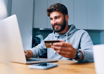 77% dos portugueses que compram online recorrem a sites de comparadores de preços