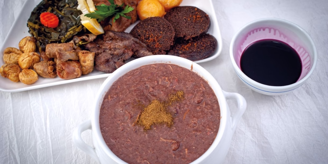 “Papas de sarrabulho e rojões” à mesa na Póvoa de Lanhoso