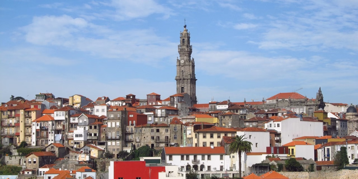 Torre dos Clérigos com programação de Natal que se estende até janeiro