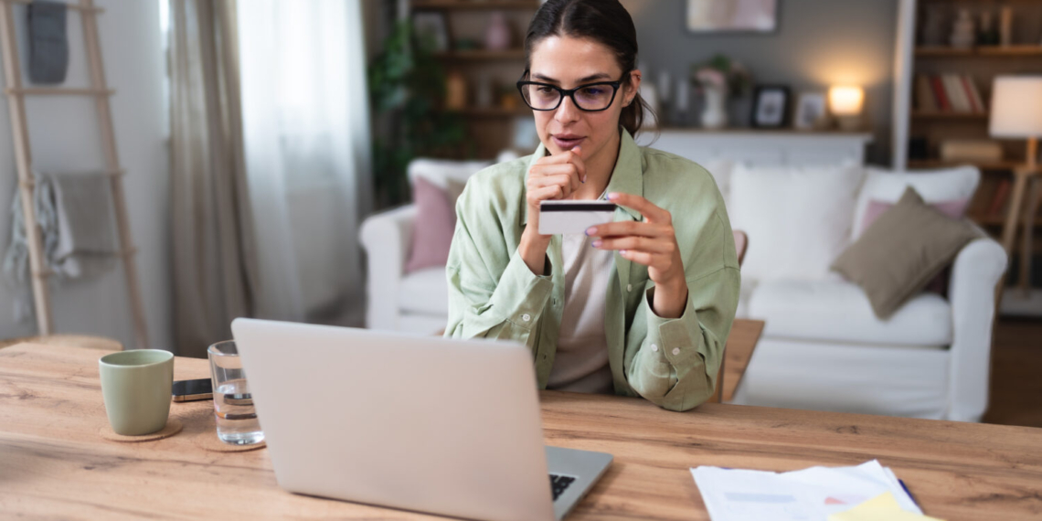 Fazer compras na internet sem receios: cartões virtuais, MB Way e outras opções