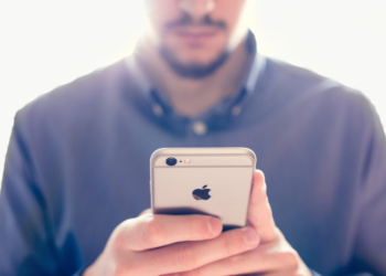 Aprende a limpar o telemóvel da forma certa e ganha espaço em segundos