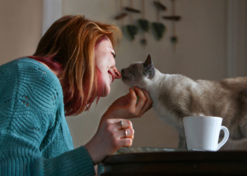 5 truques simples que te poupam tempo logo pela manhã (e mudam o teu humor)