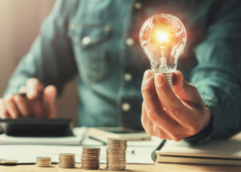 A conta da luz está mais cara? Saiba como escolher o tarifário certo em 2026